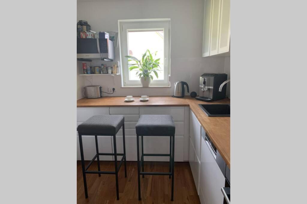Gemuetliche 3 Zimmer Wohnung Mit Grosszuegiger Terrasse Im Gruenen Reutlingen Exterior foto